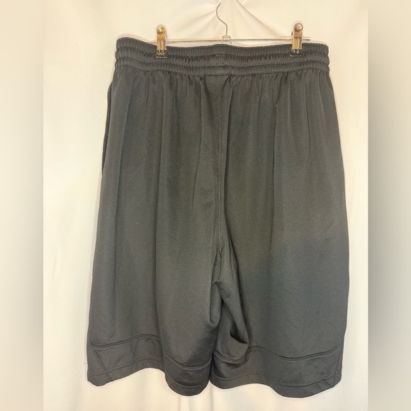 Nike Men’s Black Athletic Shorts - Picture 2 of 3